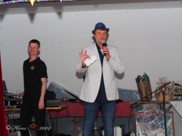 Künstler helfen Kinder - Mit Musik zur Menschlichkeit